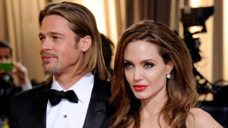 Brad y Angelina son la pareja más rentable de Hollywood. Su fortuna juntos asciende a 322 millones de dolares. Se conocieron durante el rodaje de "Mr. and Mrs. Smith" y desde entonces siguen trabajando juntos ocasionalmente y sacando su gran familia adelante.