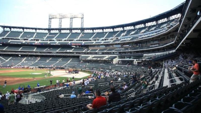 El estadio fue terminado en 2009 para remplazar al antiguo Shea Stadium. Tiene una capacidad de 41.922 personas sentadas en butacas.