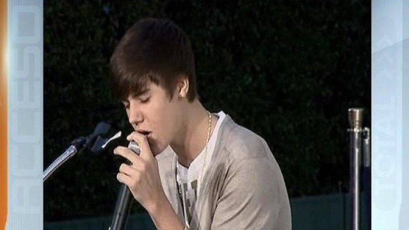 Justin Bieber, alzó su voz. Se unió como artista de la nueva generación y deleitó a los asistentes.