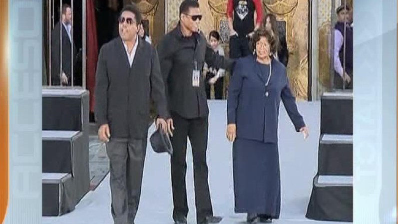 Algunos de los miembros de la familia Jackson también dijeron unas palabras. “Es una muy buena celebración y sé que si Michael estuviera aquí él estaría de acuerdo”, comentó la madre del difunto artista, Katherine, después de que los hermanos del “rey del pop”, Jackie y Tito, se dirigieran a la audiencia.