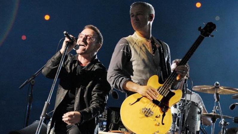 U2: Con el concierto que ofrecieron en abril en Sao Paulo (Brasil) dentro de su gira latinoamericana, la banda irlandesa consiguió que su extensísima y longeva gira "360º", que arrancó en 2009 en Barcelona (España), se convirtiera en el tour más rentable de la historia, superando el récord que ostentaba The Rolling Stones.
