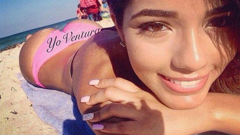 MAYO 2014 - Justin Bieber nuevamente vuelve a tener las manos ocupadas pero ahora es con una guapa joven latina. Conoce a Yovanna Ventura aquí.