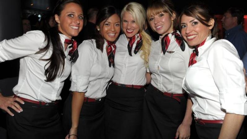 Jóvenes, bellas y siempre con una dulce sonrisa. Así son en Virgin America.