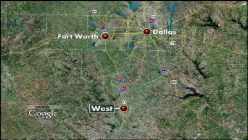 West, Texas está ubicado aproximadamente a 80 millas al sur de Dallas.