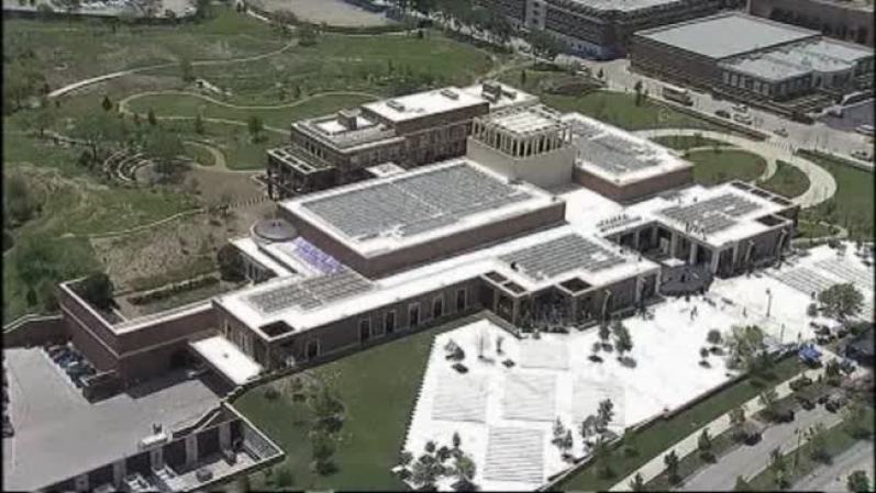 La instalación ocupa aproximadamente 24 acres en el campus de la Southern Methodist University (SMU).