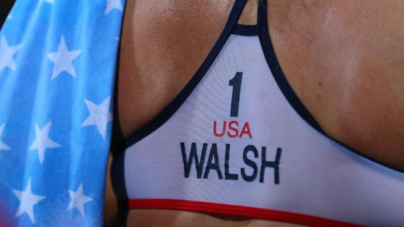 Espaldas desarrolladas... Aquí la # 1 del mundo, la de Kerry Walsh...Una de las campeonas, en Atenas 2004, Beijing 2008 y la presente edición.