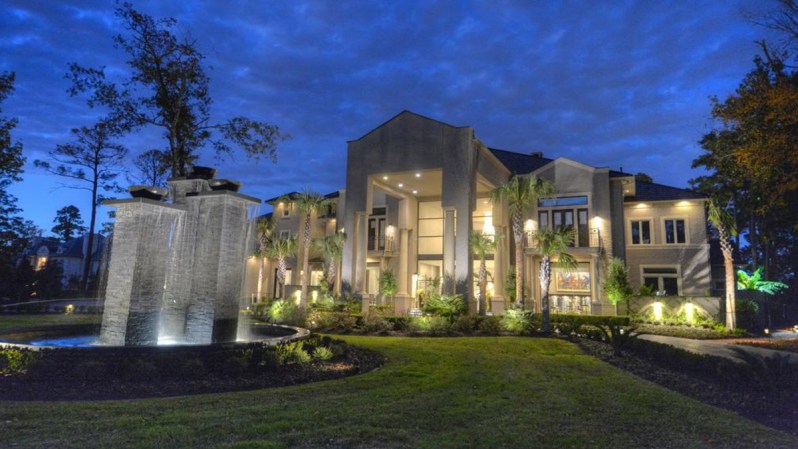 DICIEMBRE 15, 2014. La dueña del clóset de 3,000 pies que fue asaltado en agosto pasado en The Woodlands decidió ponerlo en venta con todo y casa. ¿El precio? Casi $13 millones.