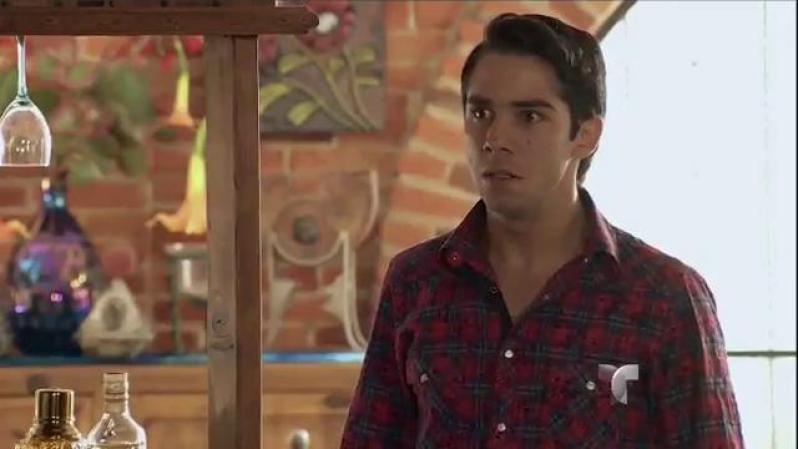 Víctor obliga a la novia de Heriberto a tener relaciones con él. Heriberto los descubre ya que terminaron y se enoja.