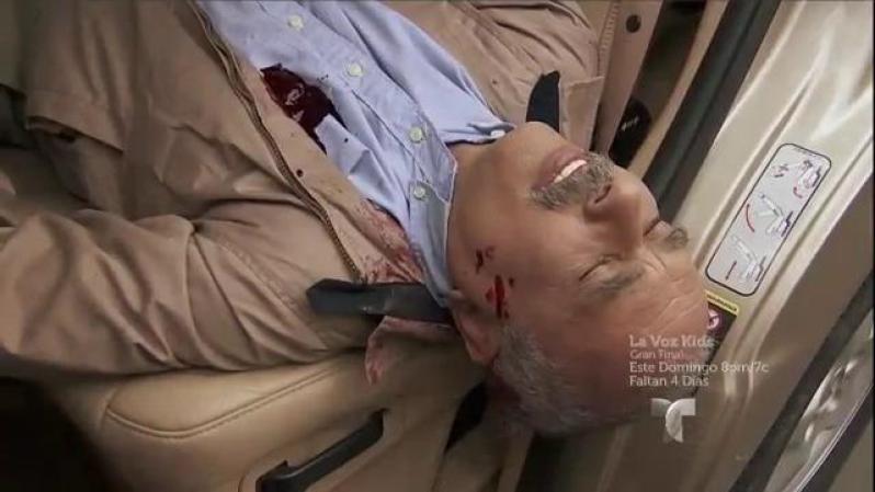 Al terminar el discurso de Colmenares, Basurto se acerca y le dispara en la cabeza. El candidato cae herido. Chacorta lo remata cuando lo suben a la camioneta con otro tiro.