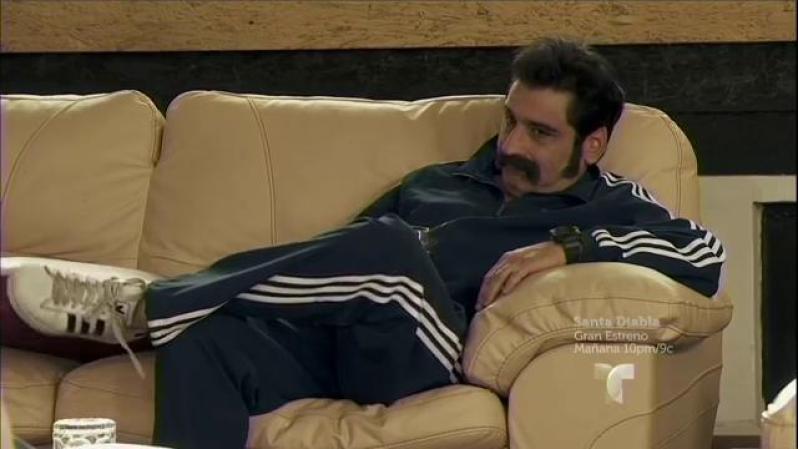 El Cabo dice a Chema que Irina está dolida con Casiilas y que por eso se lo ayudará para atraparlo y matarlo.