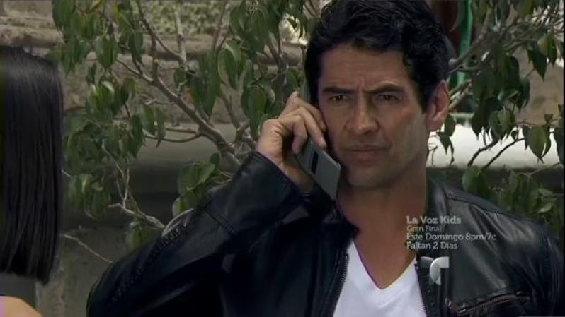 Ximena llama a Mejía y le dice donde está.
