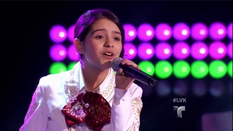 Otra que decidió quedarse con Roberto Tapia, fue la sensación de la noche, Ruby Savedra una cantante de 11 años que Rosenberg, Texas y los sorprendio a todos.