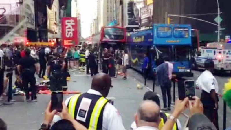 El incidente ocurrió en horas de la tarde de este martes en el corazón de Manhattan, entre la Séptima Avenida y la calle West 47.