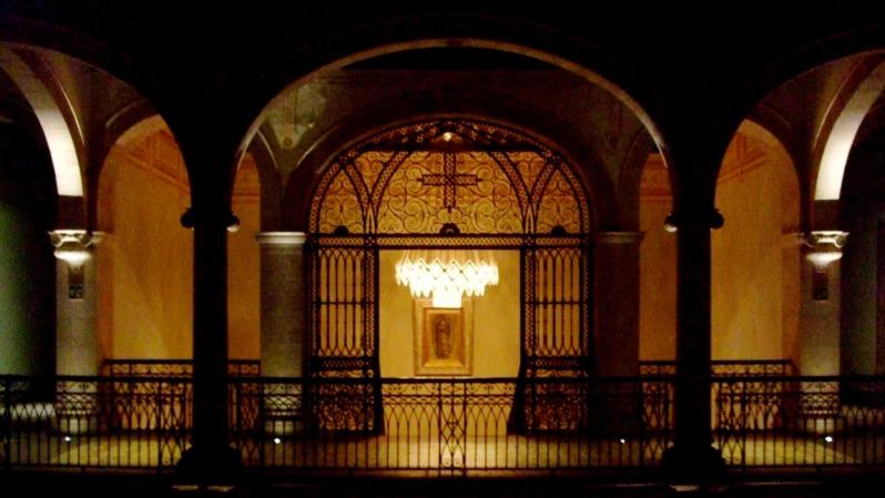 Cabe resaltar que la mayoría de los edificios históricos restaurados recientemente, han sido para atender al turismo o para la vida nocturna. Casas antiguas ahora son hoteles para todos los presupuestos, asi como restaurantes y centros nocturnos.