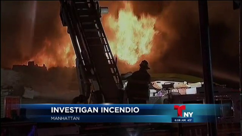 Una lavandería y un supermercado fueron consumidos por fuego voraz en Nueva York.