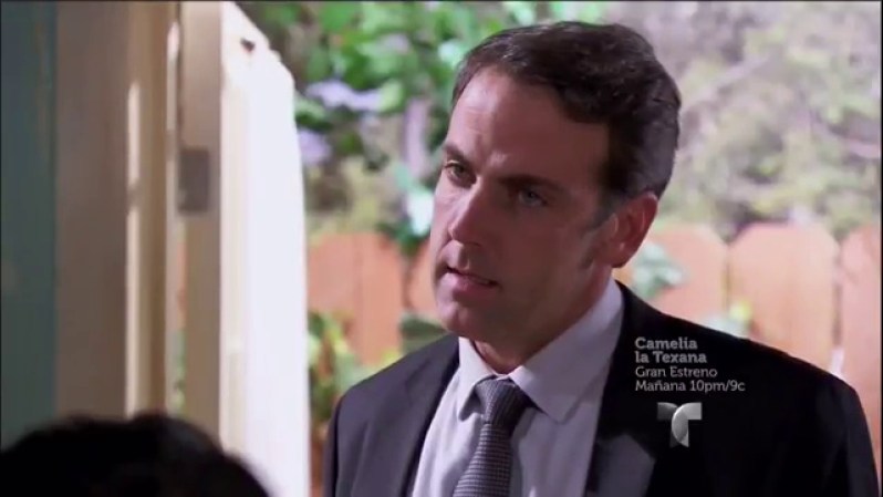 Humberto se empieza a desesperar sin saber del destino de Santa.