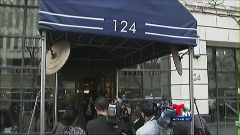Cuando los agentes llegaron al lugar, hallaron los cadáveres sobre los techos de dos edificios adyacentes.
