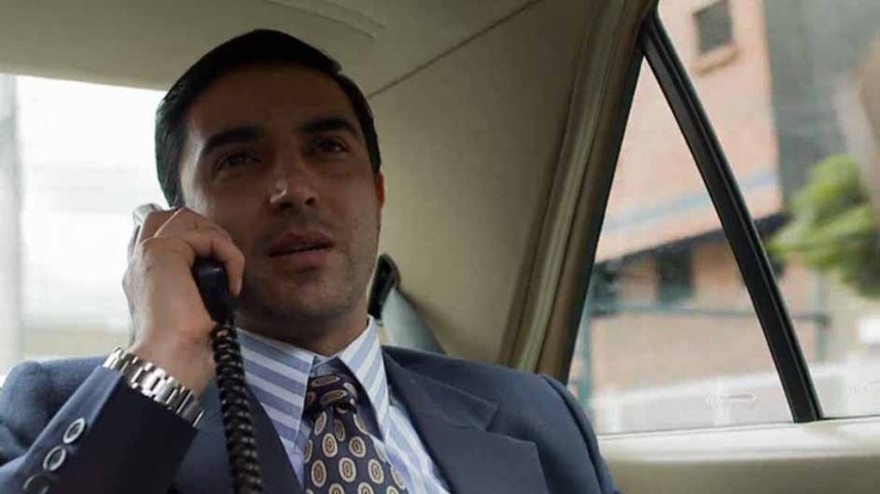 El viceministro de justicia llama al presidente para notificarle que a la familia de Escobar se le permitirá viajar hasta Alemania pero que no se le permitirá la entrada a ese país.