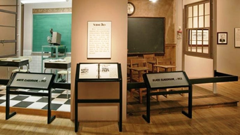 Fotografía cedida donde se observa una exhibición del Instituto de Derechos Civiles de Birmingham.