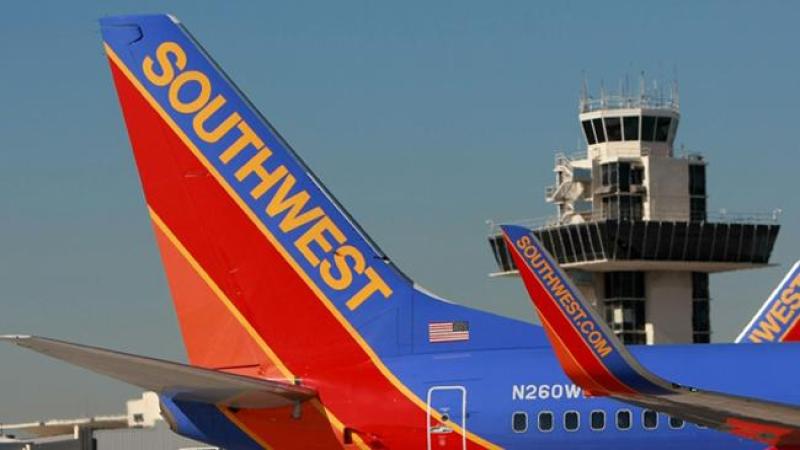 Amenaza frena a dos aviones