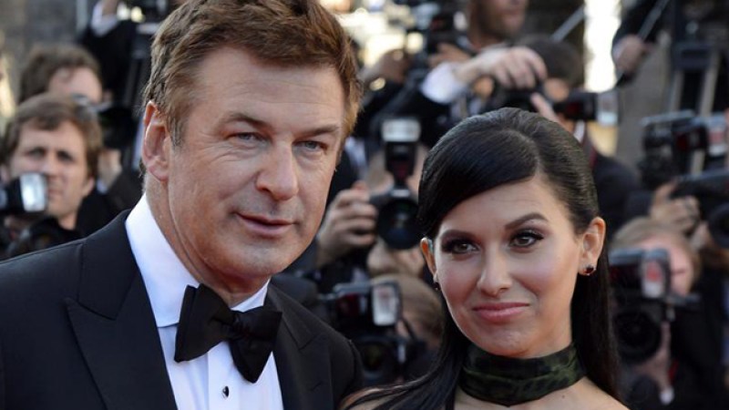 Alec Baldwin dona millones