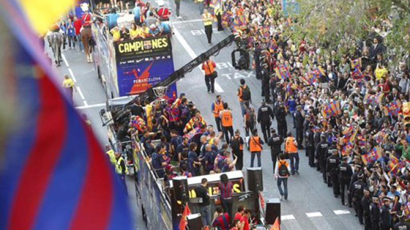 Imagen de la rúa del Barcelona por las calles de la ciudad.