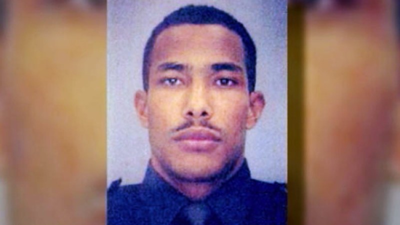 Policía del Bronx ahogado en líos