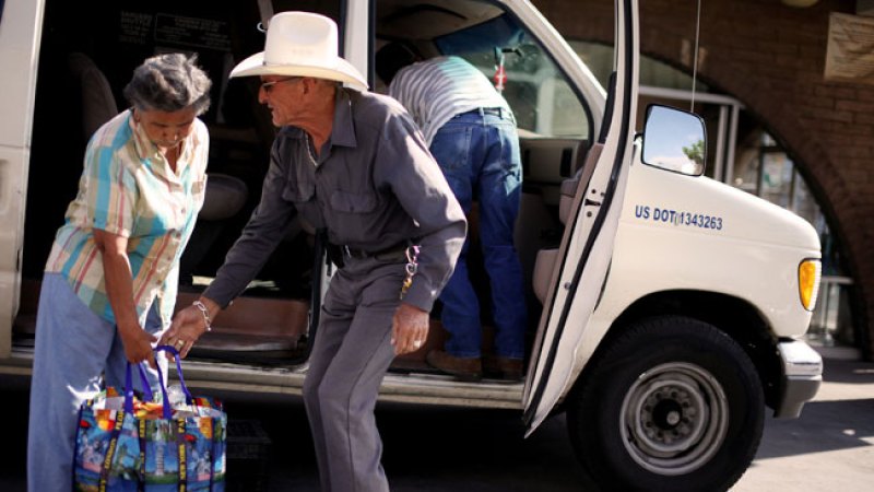 Hasta 100 vehículos avanzaron por 22 carriles de revisión por minuto, muchos más de los ocho carriles del cruce anterior.