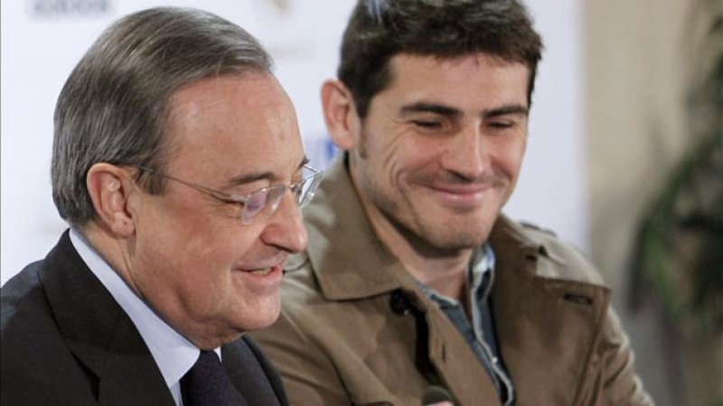 Iker, "el mejor" en la historia de España
