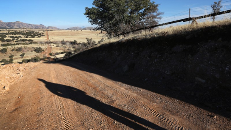 Atracción recrea cruce ilegal de frontera