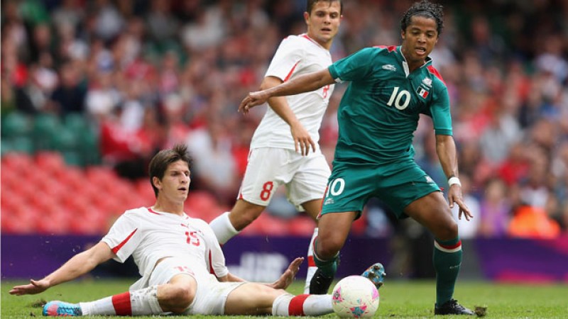 En la foto Giovani Dos Santos que se perderá la final.