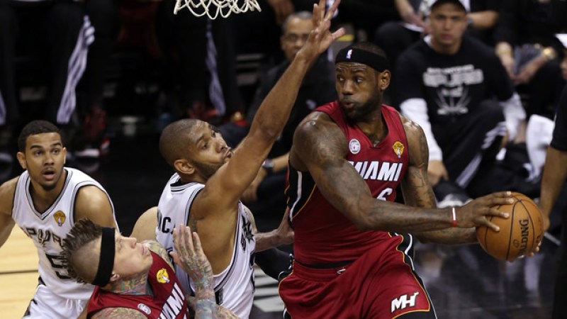 San Antonio derrota a Miami 113-77