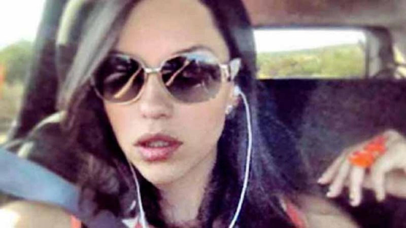 Andrea Benítez se convierte en la persona más menciona en twitter por abusar del puesto de su padre.