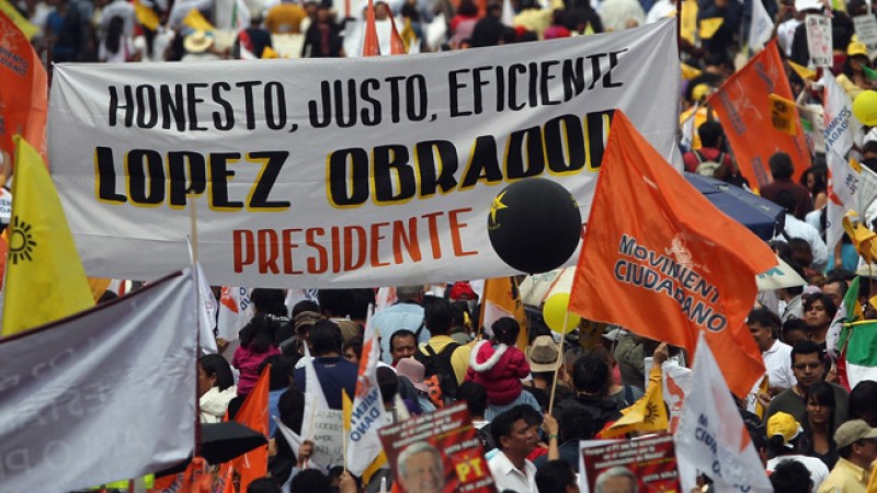 El candidato del PRD no cesa en lucha de llegar a la presidencia de México y denuncia irregularidades.