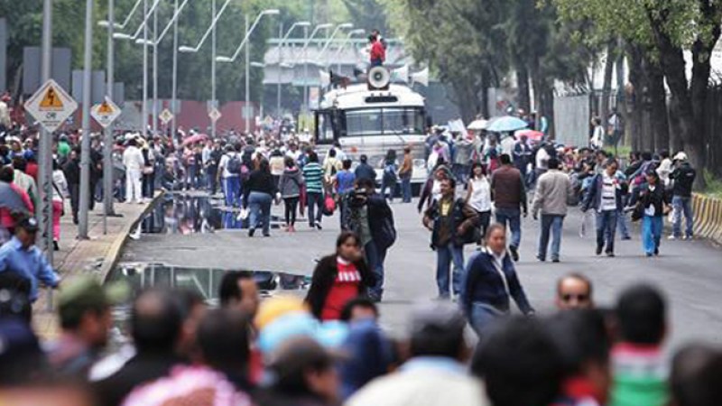 Aprenden a escribir en metro de México