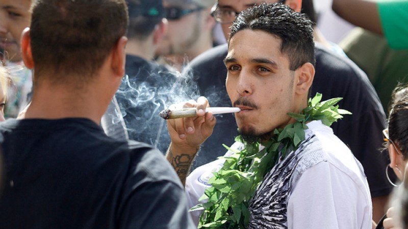 México plantea abrir bares de marihuana
