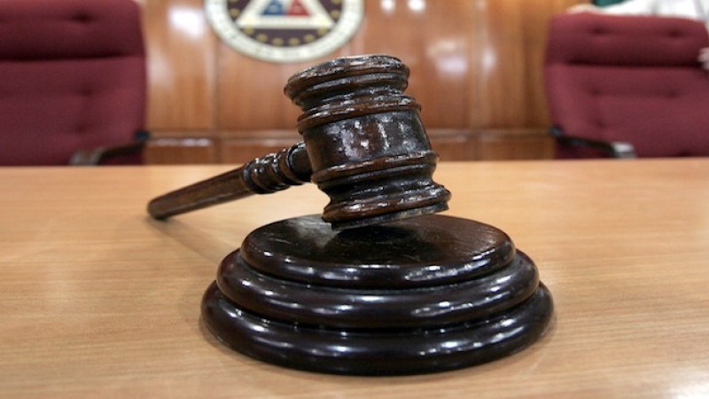 Corte suspende deportación de inmigrantes