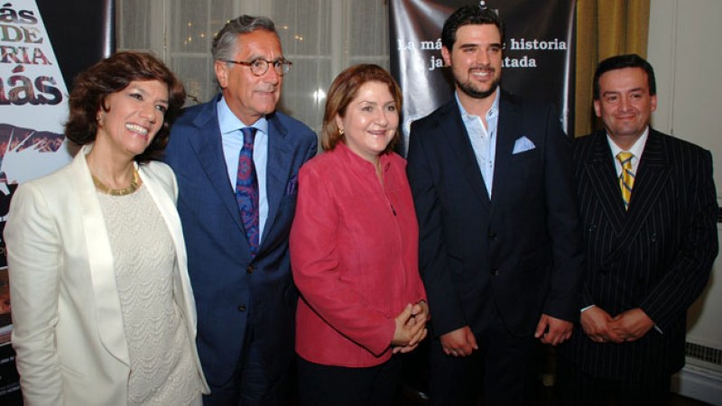 I-D: Maria Isabel Murillo Samper (Misi Productions), Néstor Osorio (Embajador de Colombia), Elsa Gladys Cifuentes Aranzazu (Cónsul de Colombia), Felipe Salazar (actor) y Luis A. Medina (Telemundo 47)