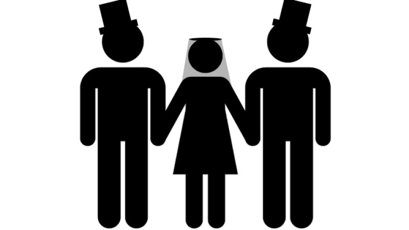 2 hombres se casan con la misma mujer