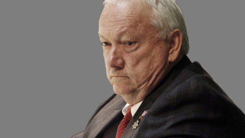 Pearce perdió ante el hombre de negocios de Mesa Bob Worsley.