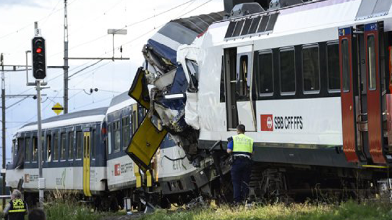 Choque de trenes en Suiza.