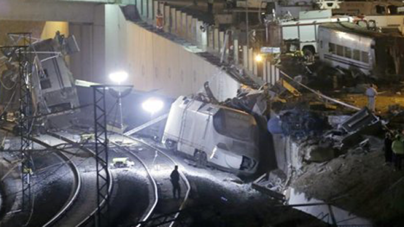 Restos del tren accidentado.