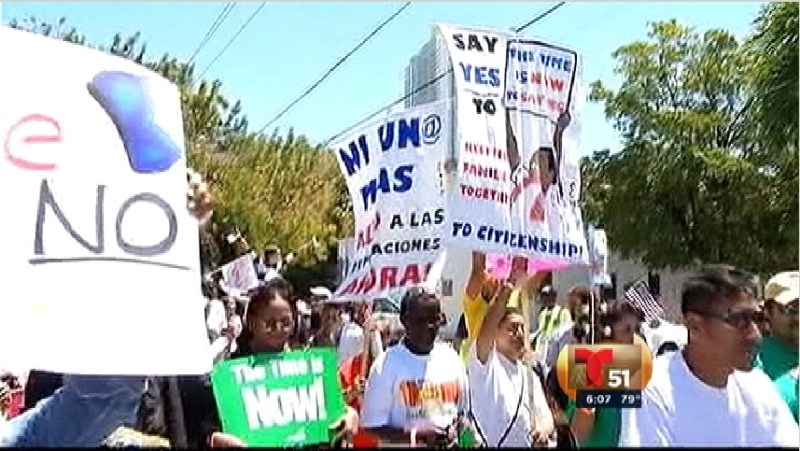 Inmigrantes piden fin de deportaciones