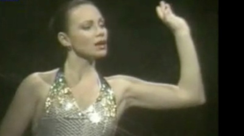 Paloma San Basilio ganó gran reconocimiento en España con su interpretación de Evita en el teatro.