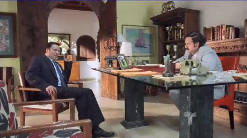 Durante la celebración de la primera comunión Pablo recibe la visita de Santorini.