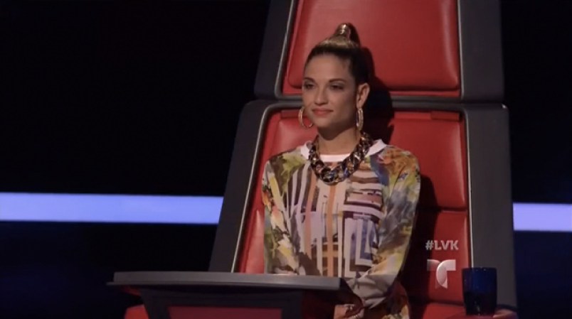 Natalia escuchaba atenta la interpretación del pequeño Yoandri.