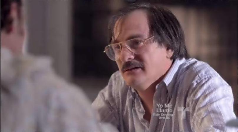 Crisanto los recibe muy gustoso pensando que lo van a sacar, pero muy pronto se da cuenta que la visita no es amistosa.