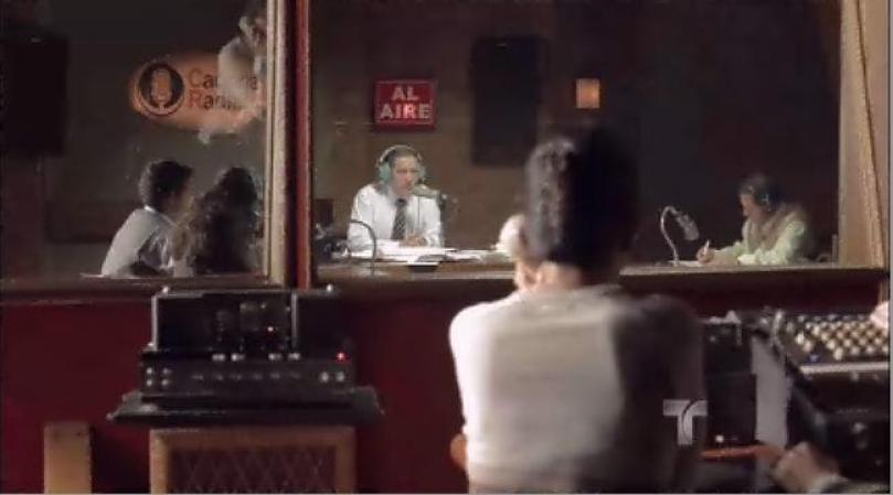 El partido es interrumpido para dar la mala noticia de Don Guillermo.