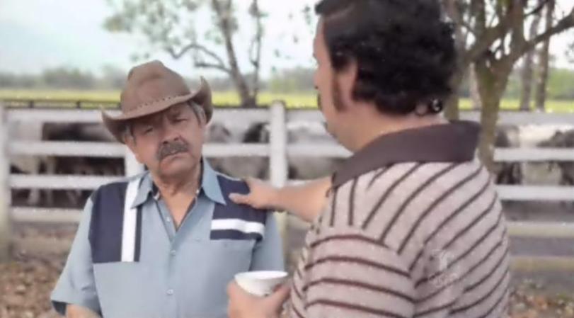 El hombre le dice que no están a la venta y le triplica el precio con tal de quedarse con ellas.