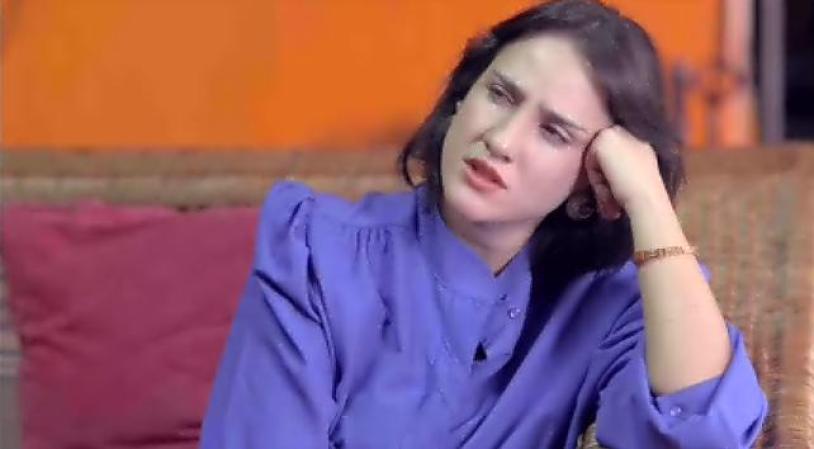 Pablo Escobar se lleva a su familia a la finca del Mariachi, y Paty lo cuestiona de quién se esconden.